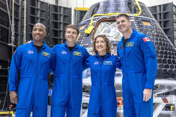 epa10791026 (L-R) Pilot Victor Glover, Commander Reid Wiseman, Mission Specialist 1 Christina Hammock Koch and Mission Specialist 2 Jeremy Hansen, members of the Artemis 2 crew, pose in front of the N ...