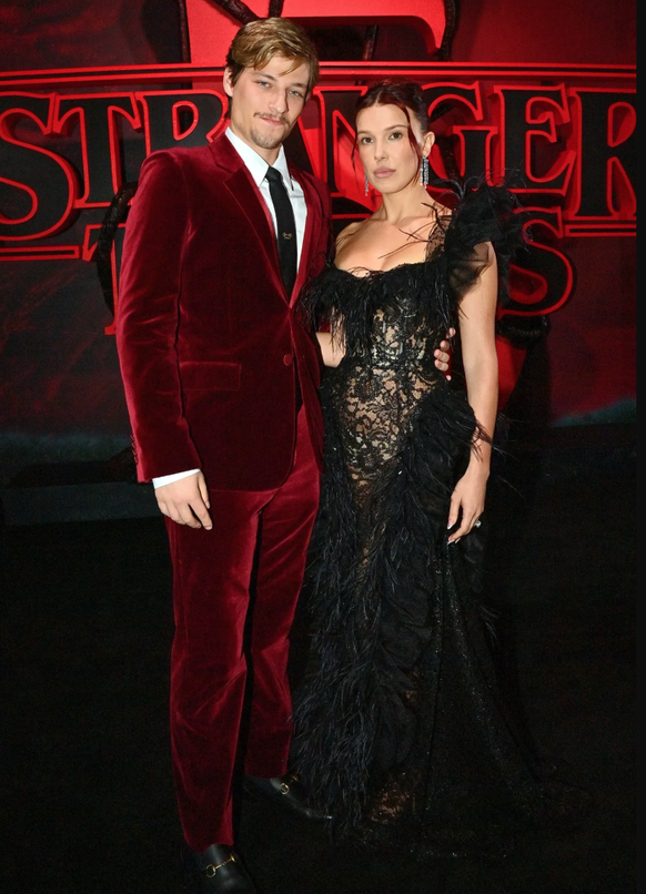 Jake Bongiovi et Millie Bobby Brown en novembre 2025.