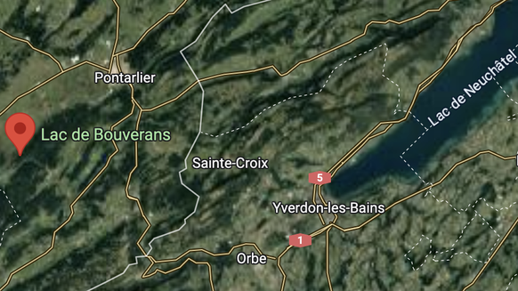Le Lac de Bouverans est situé à 55 km à l'ouest d'Yverdon.