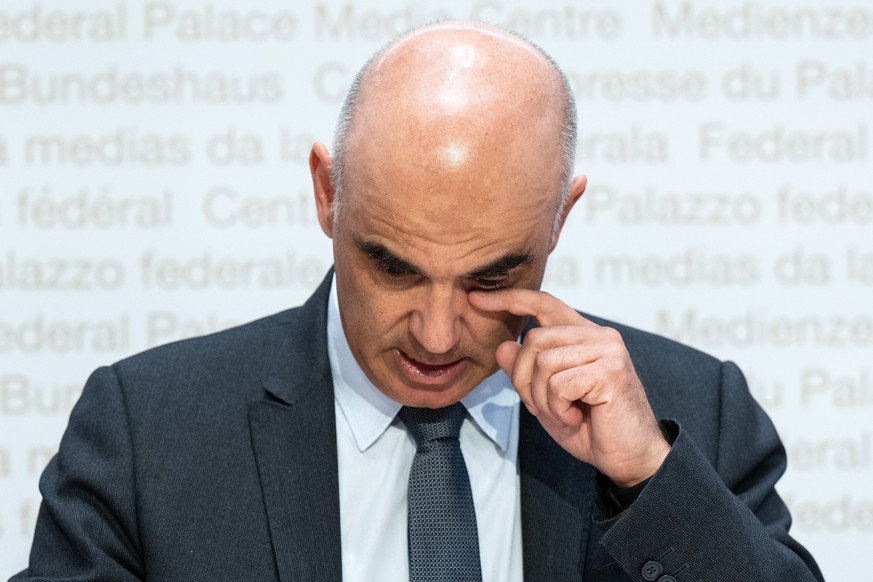 Bundesrat Alain Berset spricht an einer Medienkonferenz zur Aenderung des Bundesgesetzes ueber die Alters- und Hinterlassenenversicherung (AHV 21), am Montag, 27. Juni 2022, in Bern. (KEYSTONE/Peter S ...