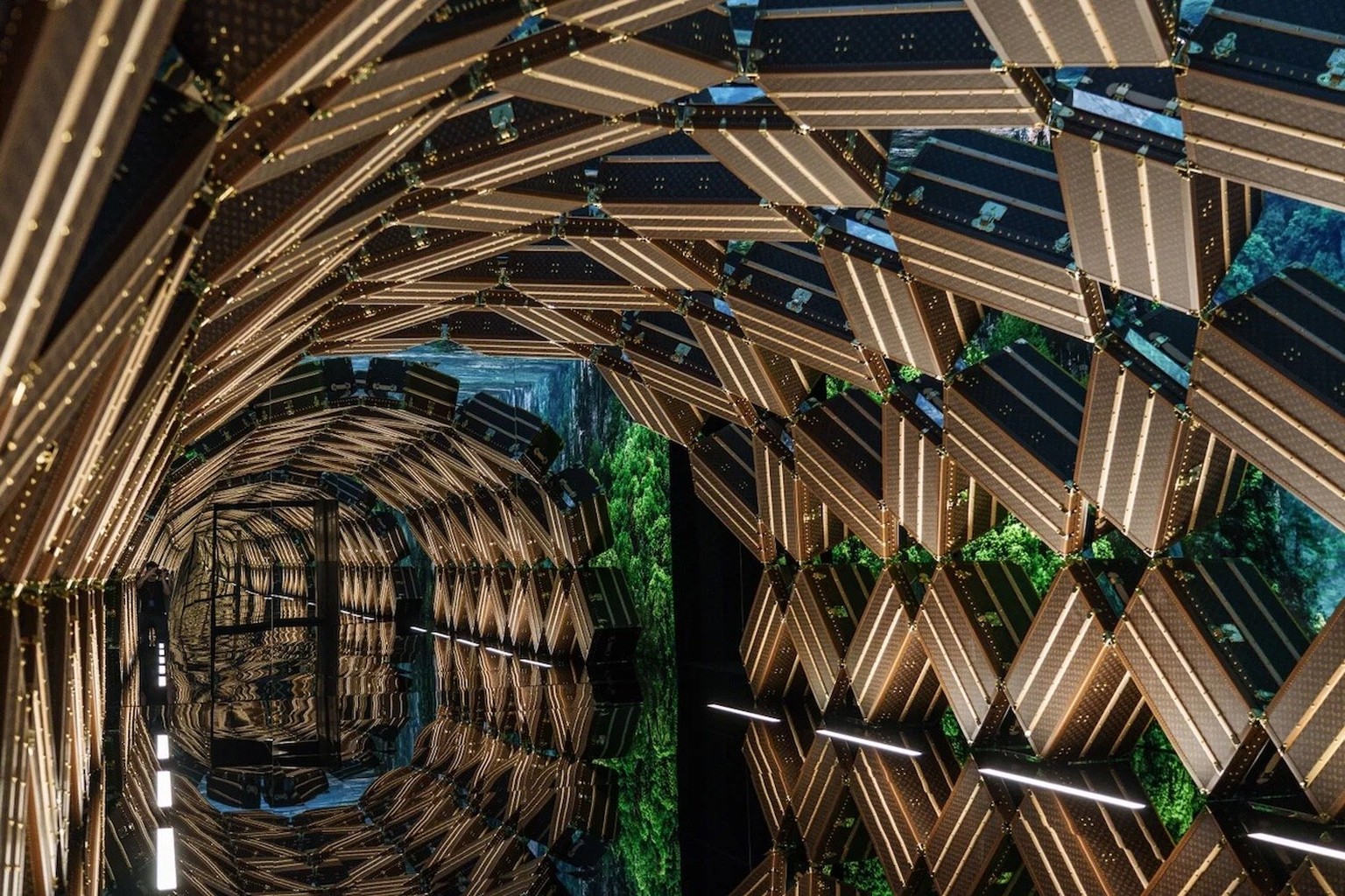 Le Louis Shanghai est un concept-shop en forme de bateau créé par Louis Vuitton dans la ville de Shanghai, en Chine.
