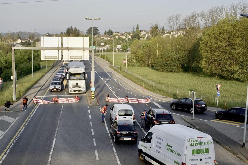 L'action a commencé à 7h40. A neuf heures, le trafic a été rétabli par la police.