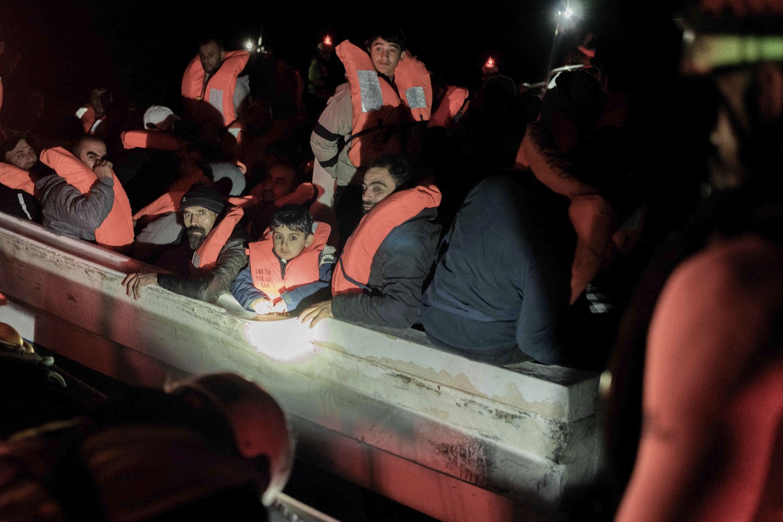 Trois enfants étaient à bord d'un bateau de migrants dans les eaux internationales vers Malte.