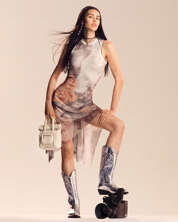 Amelia Gray pour Desigual.