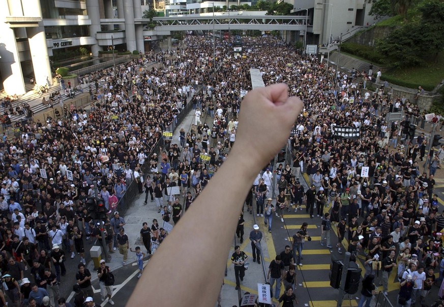 Des manifestants dans les rues de Hong Kong.