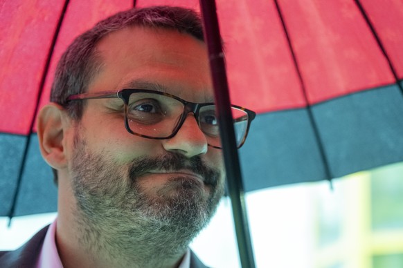 Pascal Jaussi, fondateur de Swiss Space Systems, S3, arrive pour comparaitre devant le Tribunal penal des affaires economiques du canton de Fribourg ce mardi 5 mai 2026 a Fribourg. Pascal Jaussi est n ...
