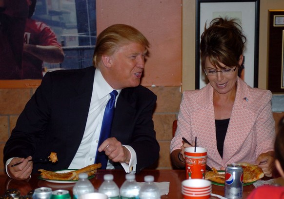 Sarah Palin and Donald Trump sat down for pizza at a Famiglia pizza on Broadway at 50th St. Trump said &quot;she didn&#039;t ask me (to run with her) but I&#039;ll tell you, she&#039;s a terrific woma ...