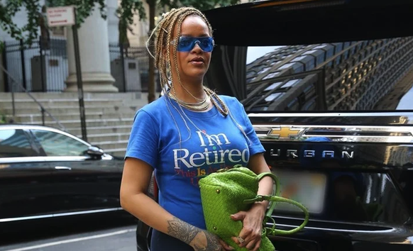 Rihanna is retired? Elle troll ses fans qui réclament un nouveau son.