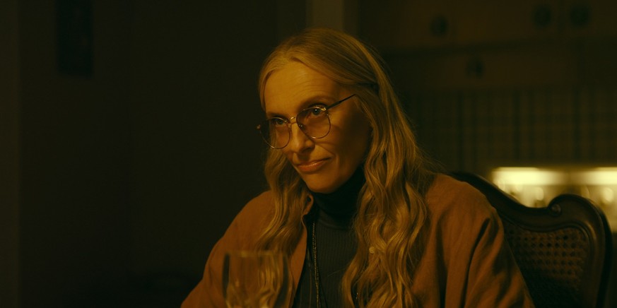 Toni Collette en impose dans la série &quot;Indociles&quot; de Netflix.