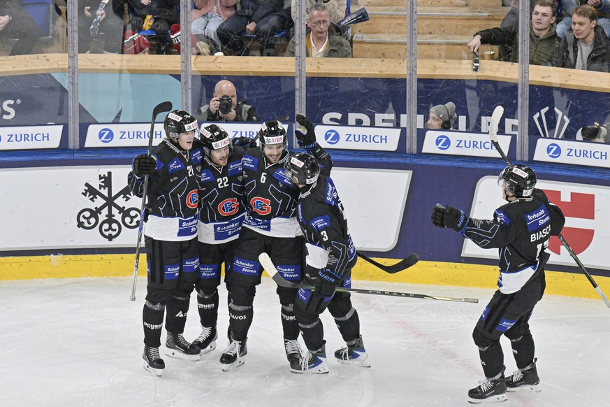 Fribourg celebrates after Fribourg's Niklas Friman, third from left, scored 3-2 during the game between HC Fribourg-Gotteron of Switzerland and IFK Helsinki of Finland at the 97th Spengler Cup ic ...