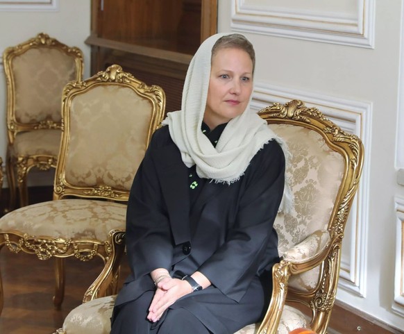 Elle a dû se présenter devant les mollahs : L&#039;ambassadrice suisse Nadine Olivieri Lozano à Téhéran.