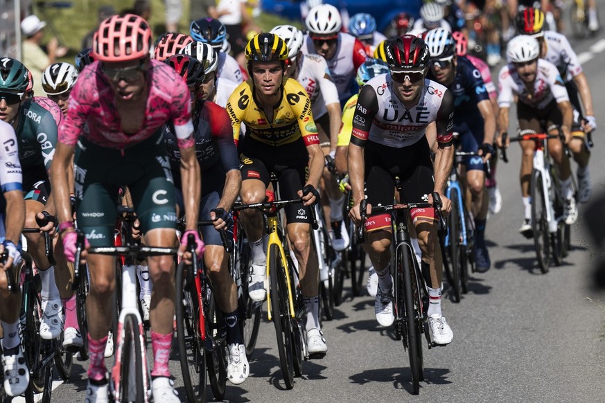 Trois équipes et le leader Aleksandr Vlasov se sont retirés du Tour de Suisse à cause du Covid.