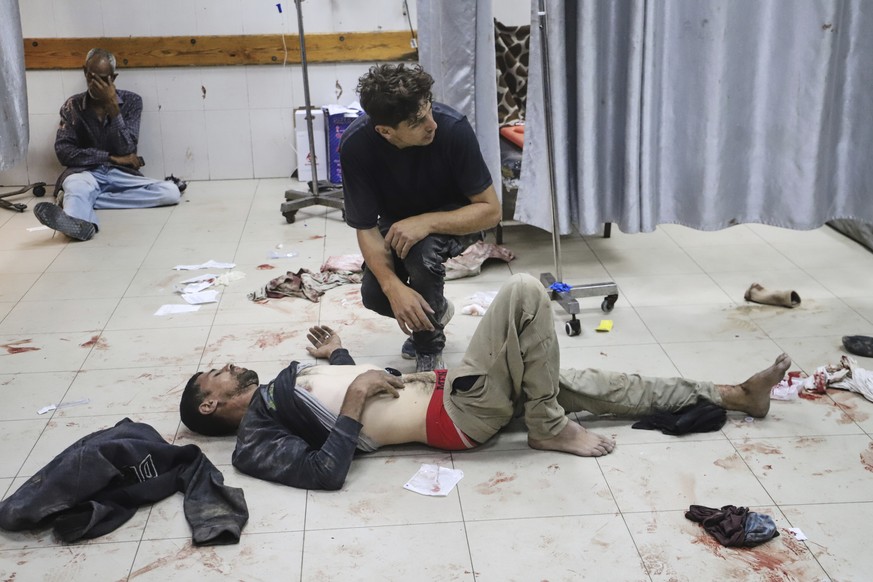 KEYPIX - Palestinians who were injured during a food distribution at a center run by the Gaza Humanitarian Foundation, a U.S.-backed organization approved by Israel, receive treatment on the floor of  ...