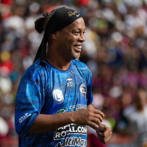 Ronaldinho, ici lors d'un match d'exhibition le 6 juin dernier, fera-t-il son retour sur les terrains italiens à 46 ans?