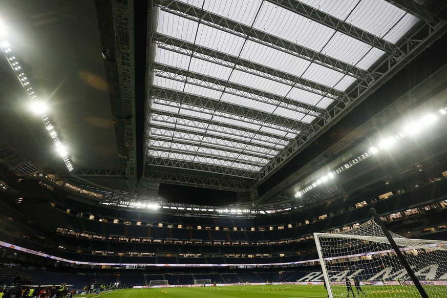 epa11055511 A view of the new retractable roof at Santiago Bernabeu Stadium ahead of the Spanish LaLiga soccer match between Real Madrid and RCD Mallorca, in Madrid, Spain, 03 January 2024. EPA/Javier ...