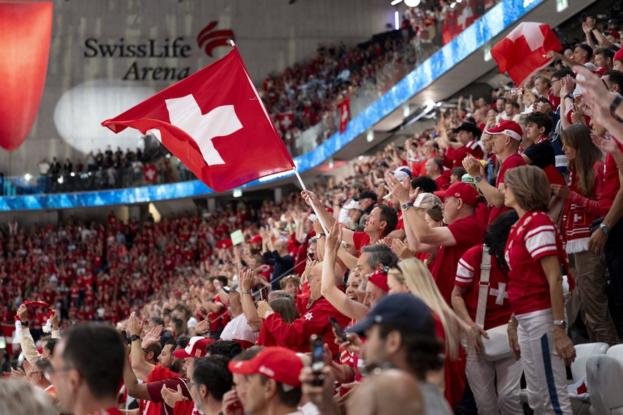 epa13004867 A Swiss fan waves his flag after the 2026 IIHF Men's Ice Hockey World Championship semi-final game between Switzerland and Norway in Zurich, Switzerland, 30 May 2026. EPA/CLAUDIO THOM ...