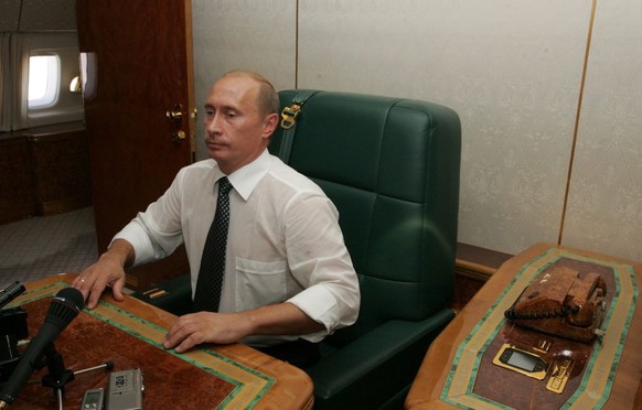 UNSPECIFIED - SEPTEMBER 07: Russian President Vladimir Putin seats inside of his presidental Ilyushin IL-96 plane during his African trip on September 07, 2006. (Photo by Konstantin ZAVRAZHIN/Gamma-Ra ...