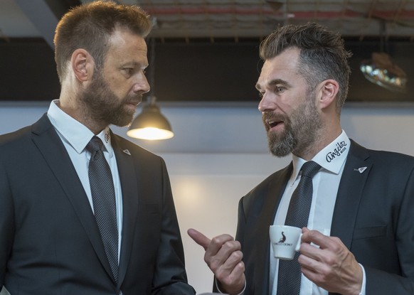 Gotteron Sportchef Christian Dube und Ausbildungschef Gerd Zenhaeusern, von rechts, praesentieren die Bilanz der HC-Gotteron Eishockey AG der vergangenen Saison, am Donnerstag, 13. September 2018, in  ...