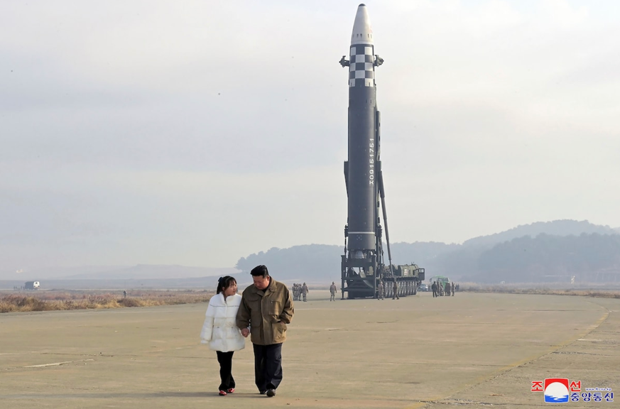 Les essais d'un missile balistique, de père en fille.