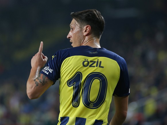 Mesut Ozil sous les couleurs de Fenerbahce en octobre 2021.