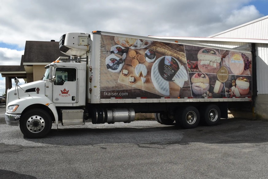 Le fromage est livré dans tout le pays par camion Kaiser.