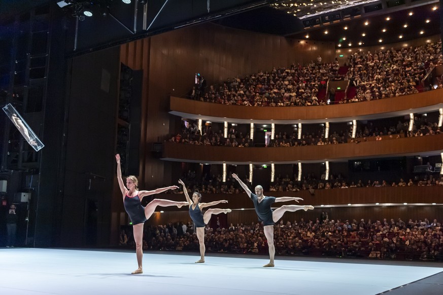 Des danseurs dansent lors d'une repetion publique du Ballet du Grand Theatre "Entre reel et illusion theatrale (Kylian / Foniadakis), afin de marquer la reouverture du Grand Theatre, une jou ...