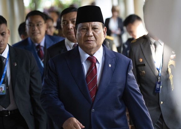 epa10668426 Indonesian Defence Minister Prabowo Subianto (C) arrives for a bilateral meeting with the US Secretary of Defense on the sideline of the International Institute for Strategic Studies (IISS ...