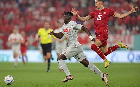 epa10344988 Sasa Lukic (R) of Serbia in action against Breel Embolo of Switzerland during the FIFA World Cup 2022 group G soccer match between Serbia and Switzerland at Stadium 947 in Doha, Qatar, 02  ...