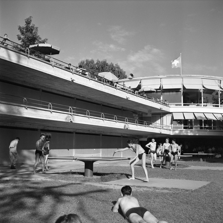 Une scène ordinaire, à Bellerive-Plage, été 1954.