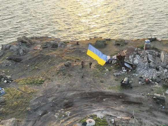 Le drapeau ukrainien flotte sur l&#039;île du Serpent.