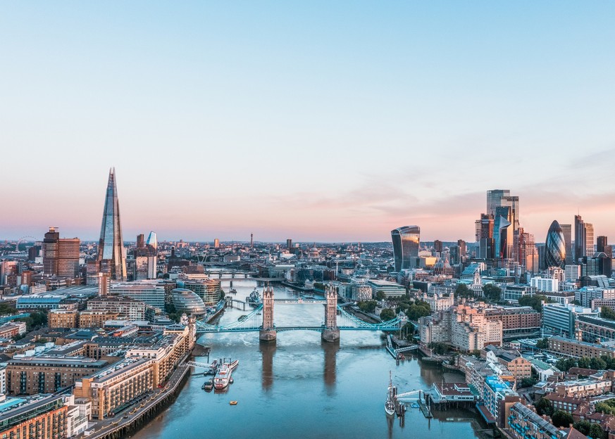 Londres vue du ciel au levé du soleil