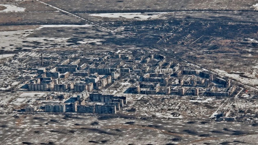 Vue aérienne du village de Wuhledar, largement détruit, près de Donetsk. L&#039;Ukraine a utilisé ici un rempart similaire à celui du «bouclier oriental».