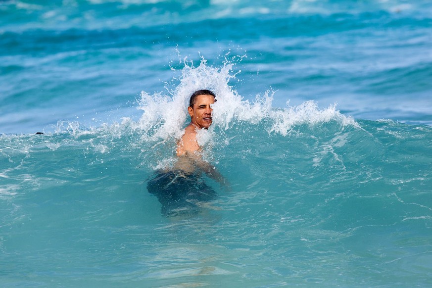 Jan 1, 2012 - Kaneohe Bay, United States - President BARACK OBAMA swims in the ocean during a family Christmas vacation at Pyramid Rock Beach. Kaneohe Bay United States - ZUMAz03 20120101jesz03480 Cop ...