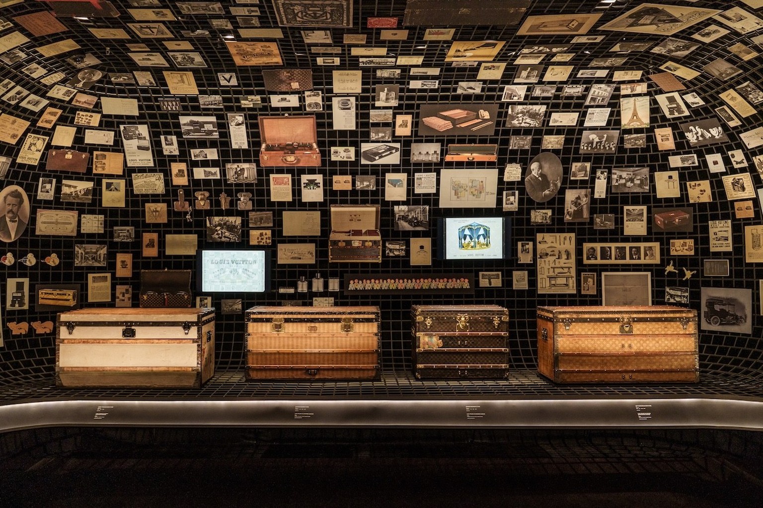 Le Louis Shanghai est un concept-shop en forme de bateau créé par Louis Vuitton dans la ville de Shanghai, en Chine.