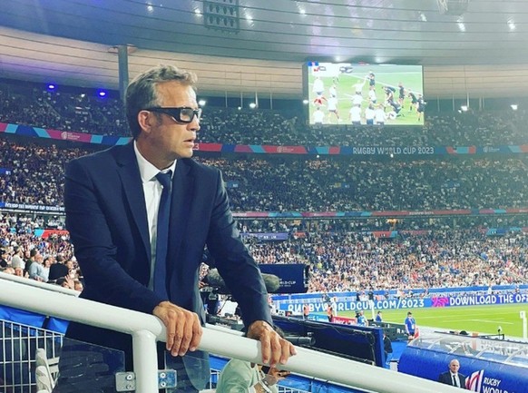 Le sélectionneur français Fabien Galthié dans les tribunes du Stade de France pour suivre son équipe face à la Nouvelle-Zélande lors du dernier Mondial.