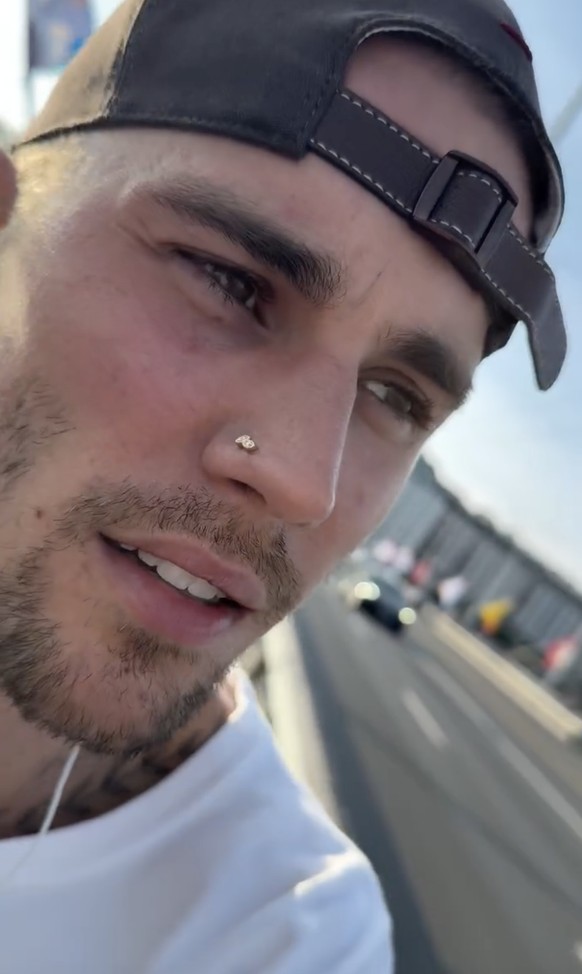 Si vous avez vu passer un type random à casquette et t-shirt blanc, il est fort probable que ce soit lui.