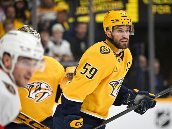 Roman Josi (59) a réussi un assist pour son 1000e match en saison régulière