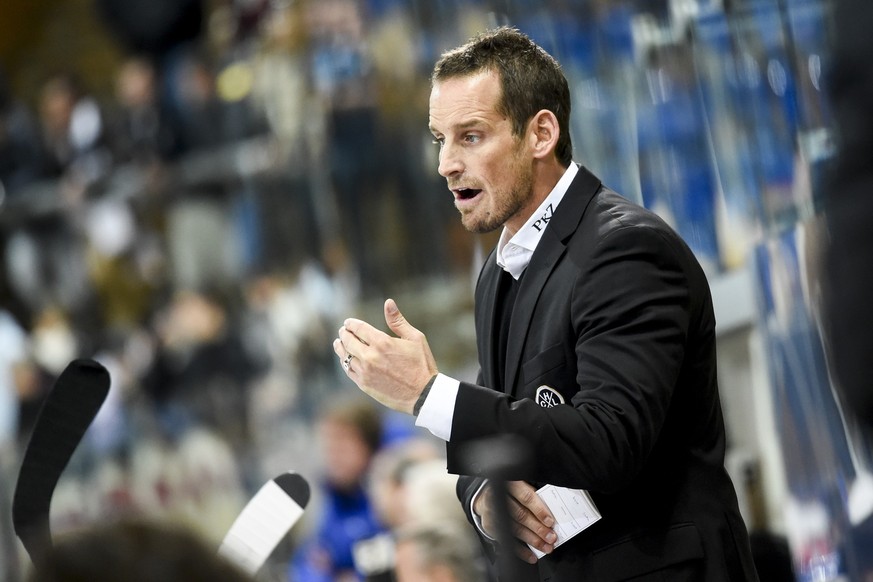 Trainer Patrick Fischer von Lugano, beim Meisterschaftsspiel der National League A zwischen dem HC Davos und dem HC Lugano, am Dienstag, 20. Oktober 2015, in der Vaillant Arena in Davos. (KEYSTONE/Gia ...