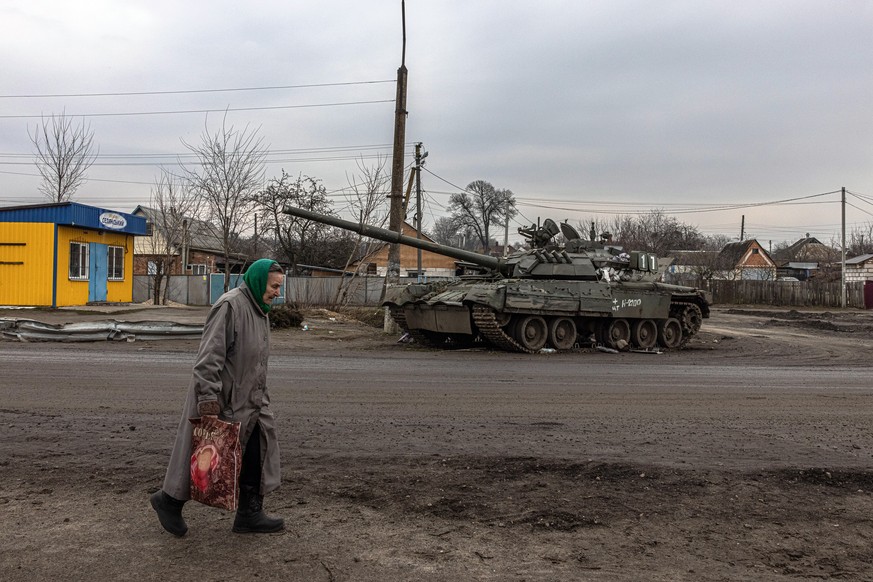 Un tank russe endommagé à Trostianets, dans la région de Soumy.