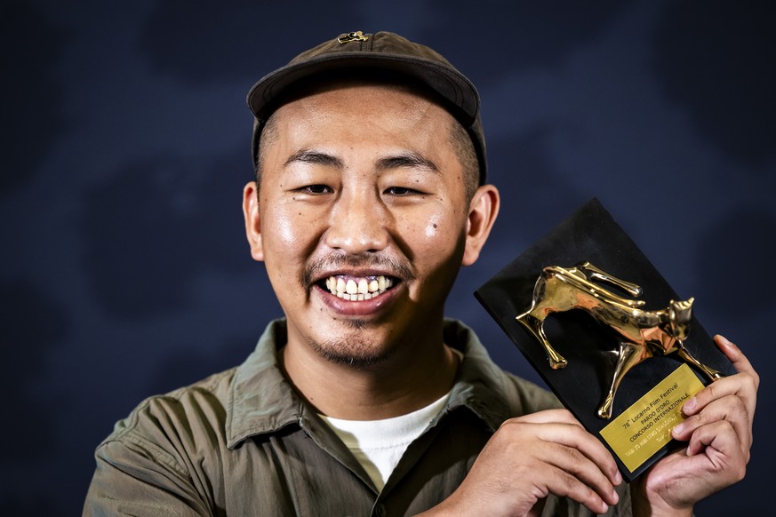 epa12304620 Golden Leopard winner Sho Miyake, film director from Japan, poses with the award &#039;Pardo d&#039;Oro - Grand Prize of the Festival and City of Locarno&#039; of the &#039;Concorso intern ...