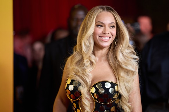 epa11767481 Beyonce attends the premiere of Disney?s ?Mufasa: The Lion King? at the Dolby Theater in Los Angeles, California, USA, 09 December 2024. EPA/ALLISON DINNER