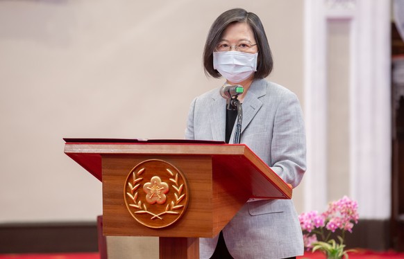 epa10103559 A handout photo made available by the Taiwan Presidential office shows Taiwan President Tsai Ing-wen delivering her speech during her meeting with US House Speaker Nancy Pelosi at the Pres ...