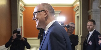 Hélicoptères et jets privés: les 17 privilèges des conseillers fédéraux