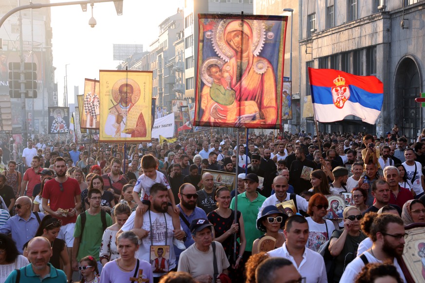 epa10144059 Protestors march during a protest against the international LGBTQ event EuroPride in Belgrade, Serbia, 28 August 2022. EuroPride, a pan-European international event dedicated to LGBTQ prid ...