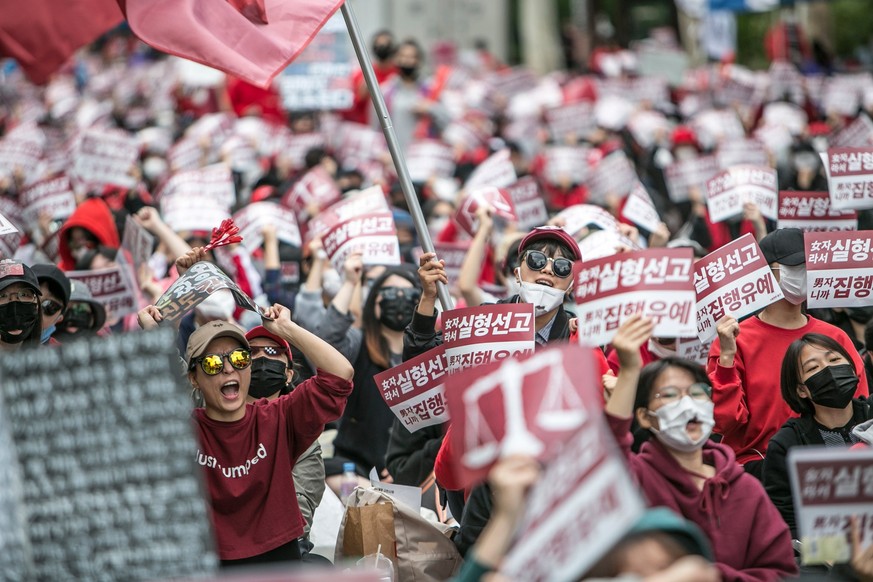 SEOUL, SOUTH KOREA - OCTOBER 06: (SOUTH KOREA OUT) South Korean women protest against sexism and hidden camera pornography on October 6, 2018 in Seoul, South Korea. Thousands of women rallied in South ...