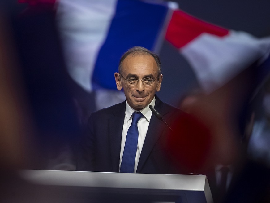 Blessé au poignet après des violences lors de son premier meeting, Eric Zemmour s&#039;est vu prescrire neuf jours d&#039;interruption temporaire de travail.