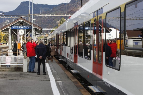 Une vue de la premiere rame FLIRT du train RER Vaudois lors de son inauguration et de son bapteme ce jeudi 12 novembre 2009 en gare de Villeneuve. Des le 13 novembre prochain, les nouvelle rames FLIRT ...
