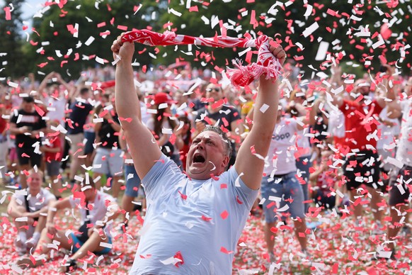 epaselect epa11415244 Polish fans at the public viewing in the Fan Zone in Warsaw react as their team scores the opening in the UEFA EURO 2024 group D soccer match between Poland and the Netherlands,  ...