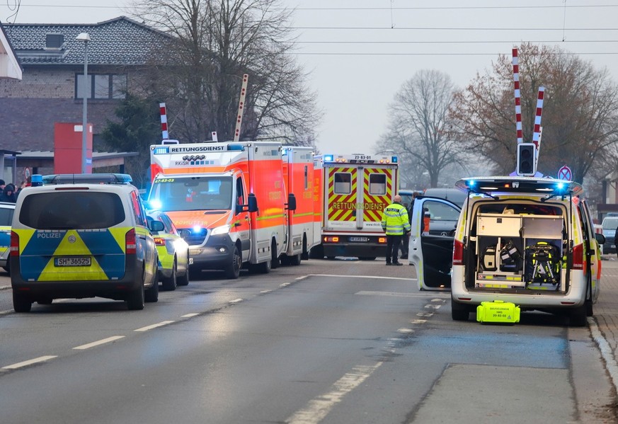 epa10429093 Emergency and rescue services operate at a train crossing in Brokstedt, Germany, 25 January 2023. According to the Schleswig-Holstein state&#039;s interior minister, at least two people we ...