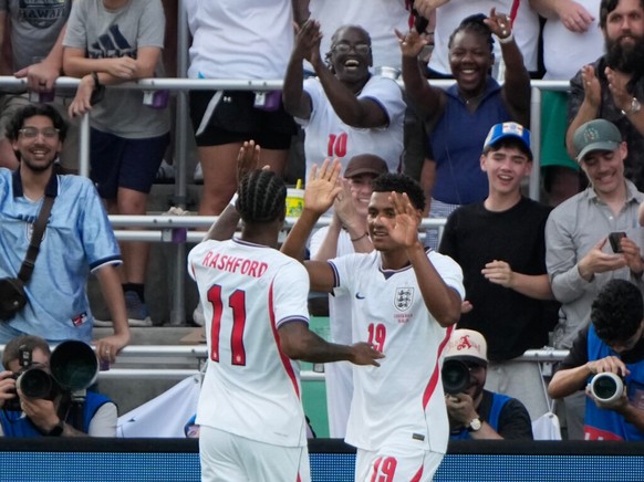Ollie Watkins (à droite) a signé l'un des trois buts anglais face au Costa Rica